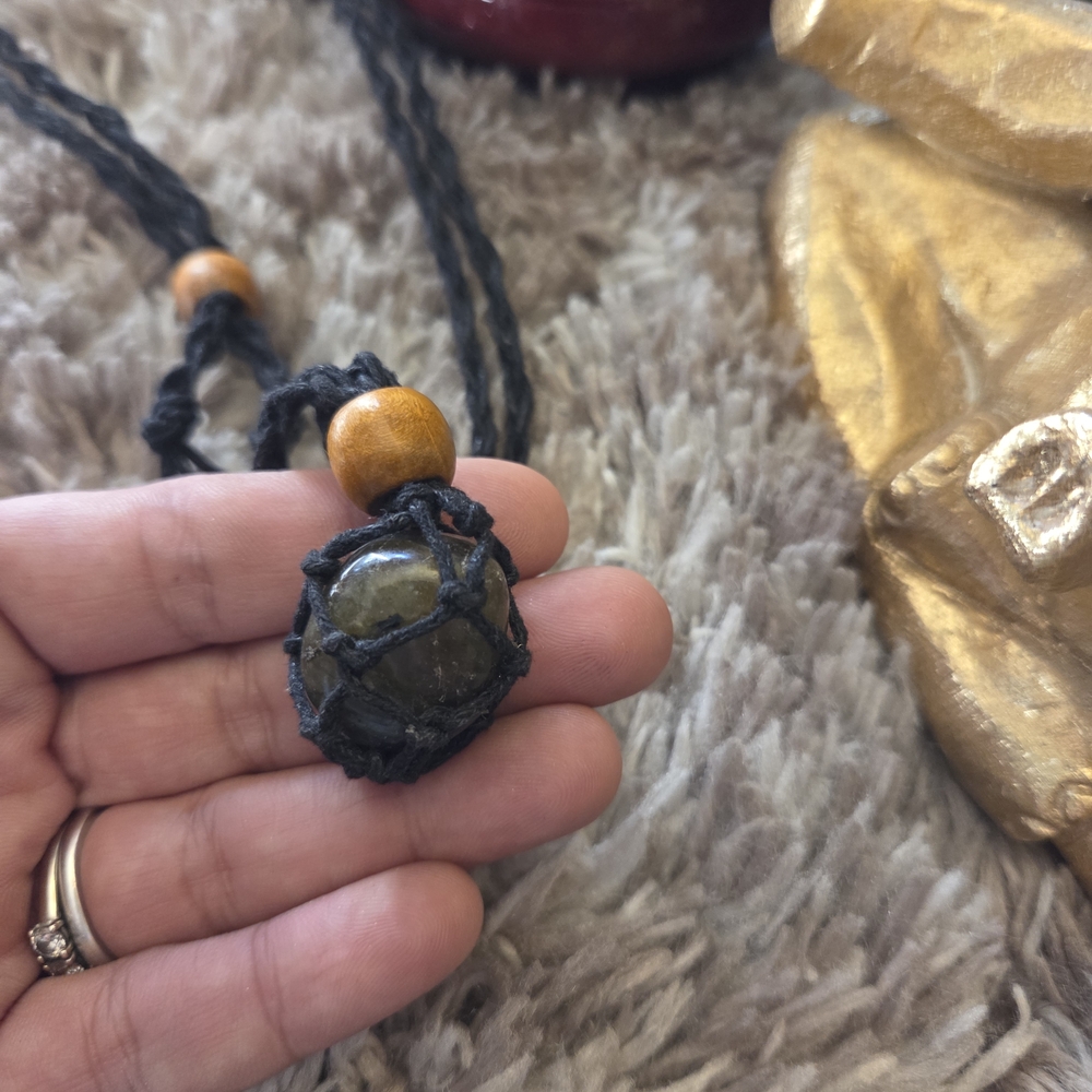 🔥3 For $20 Handmade labradorite macrame pendant Necklace